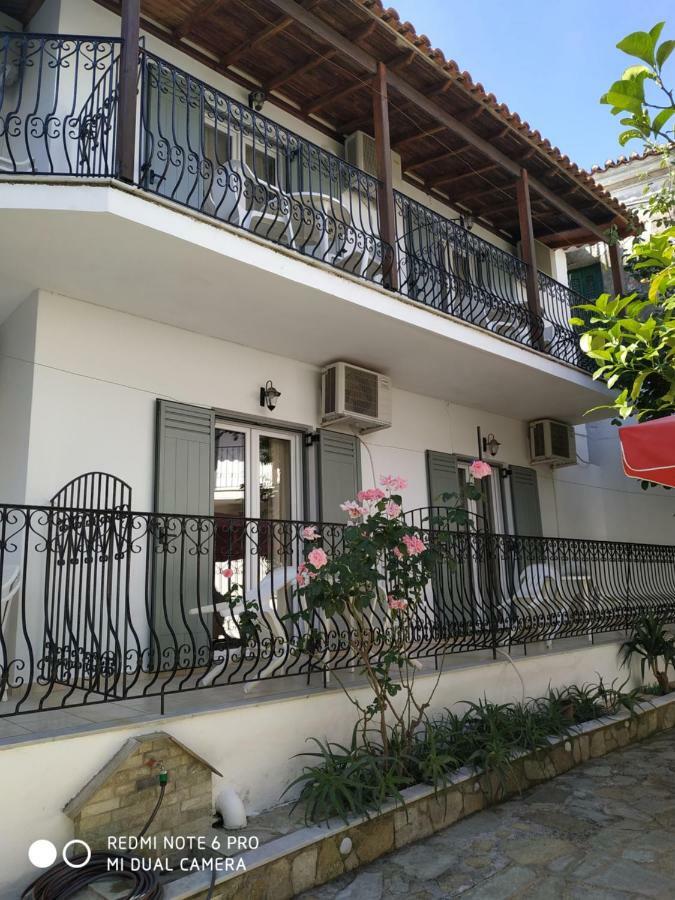 Pension Nikolas สเกียธอสทาวน์ ภายนอก รูปภาพ